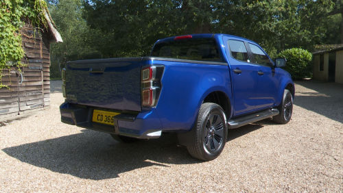 ISUZU D-MAX DIESEL 1.9 V-Cross Double Cab 4x4 Auto view 3